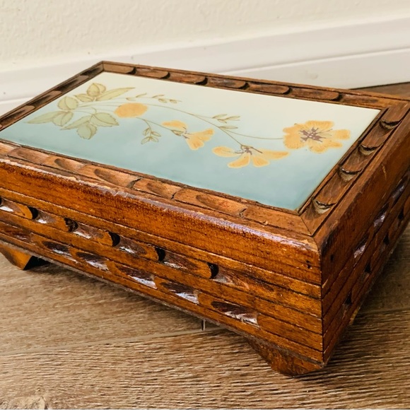 Wooden box with ceramic tiles on the top - Picture 8 of 12